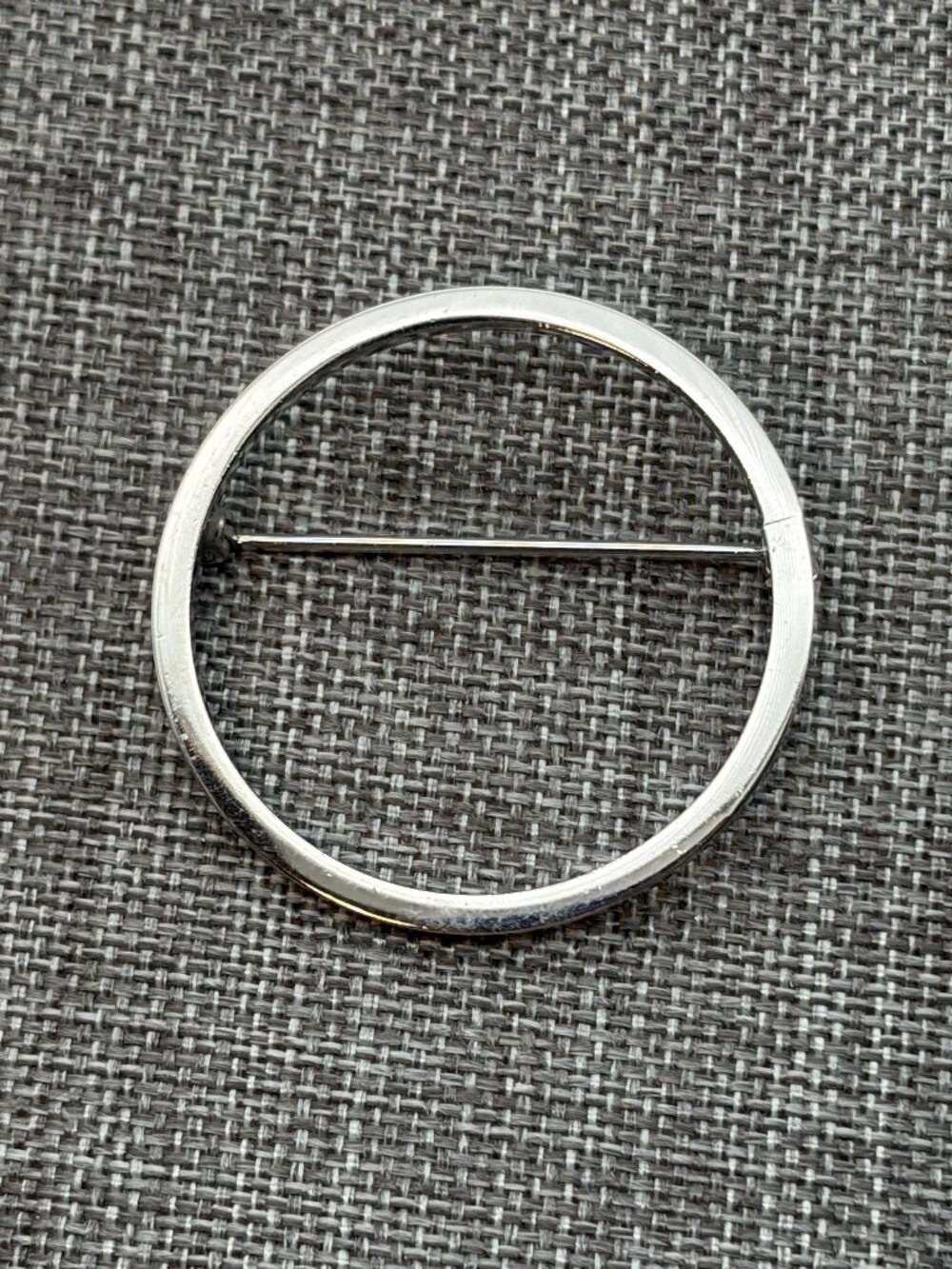Round Circle Pin Brooch 1.25 In Silver Simple Elegant Vintage Polished Retro